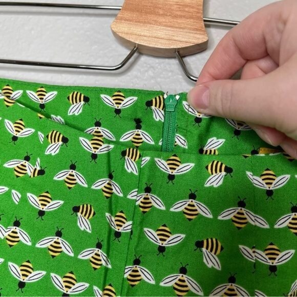 Bernie Dexter bee print pinup retro rockability pedal pusher Capri pants small - Picture 10 of 13